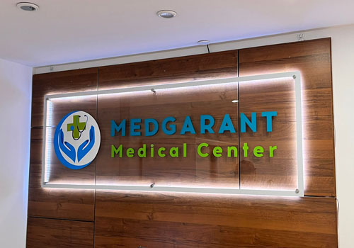 Вывеска светодиодная Medgarant